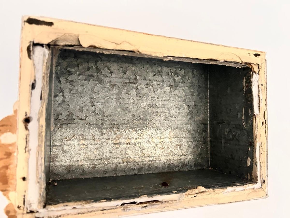 Clean wall air duct register opening after duct cleaning